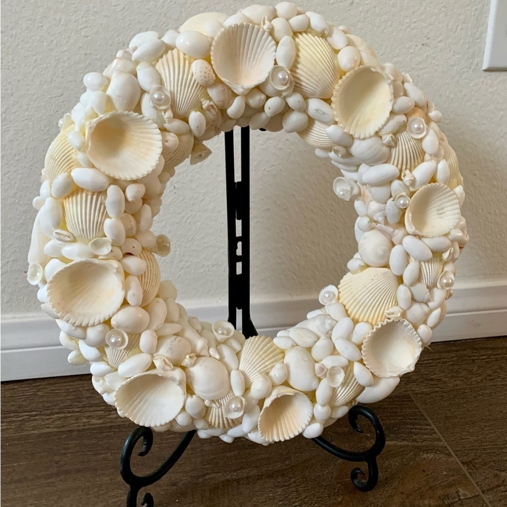 Pearline’s Seashell Wreath D 11” - Picture 4 of 13